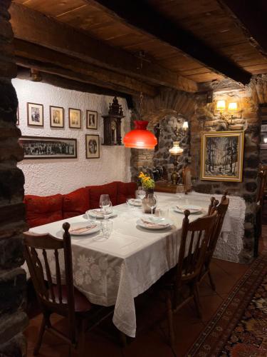 a dining room with a white table and chairs at Bujtina Sidheri in Korçë