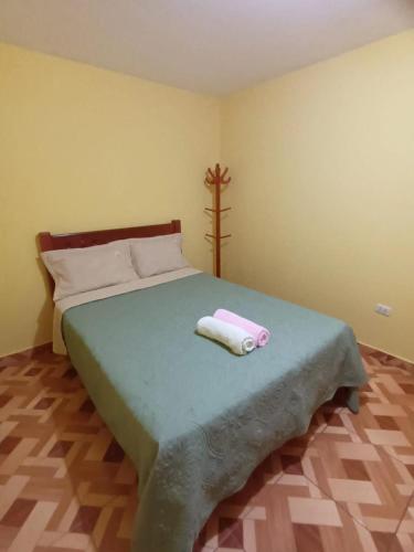 Łóżko lub łóżka w pokoju w obiekcie Close to Airport - Free One Time Pickup - A y J Familia