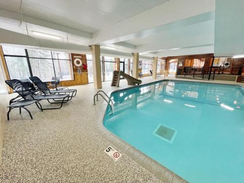 Бассейн в Ski in Ski out Top Floor Condo with Pools, Hot tub and more или поблизости