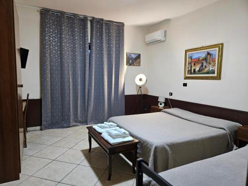 Postel nebo postele na pokoji v ubytování Garden Inn
