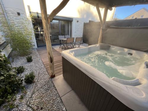 Séjour détente - Appart'hôtel n 1 avec jaccuzi, piscine et petit-déjeuner