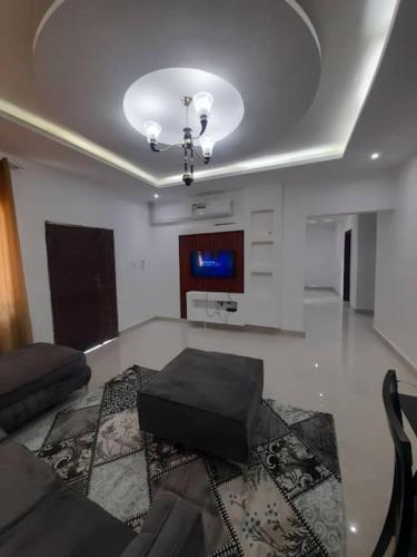 Μια τηλεόραση ή/και κέντρο ψυχαγωγίας στο Two bedrooms flat ibex Hill
