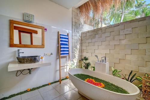 Ένα μπάνιο στο Villa Esha II