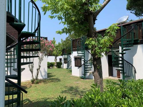 Κήπος έξω από το Holiday Home Lake Bungalow by Interhome