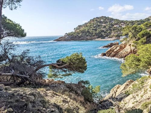 - une vue sur l'océan depuis une falaise dans l'établissement Apartment Olysand by Interhome, à Carry-le-Rouet