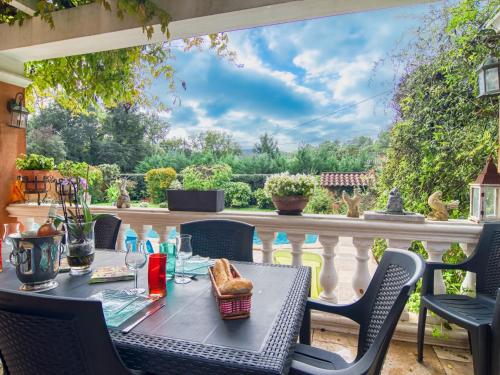 Κήπος έξω από το Holiday Home La Petite Maison dans la Prairie by Interhome
