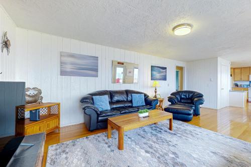 a living room with two couches and a coffee table at 3 Crabs Beach House in Sequim