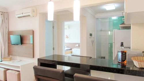a kitchen and dining room with a table and chairs at Bombinhas Summer Beach in Bombinhas