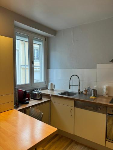 Η κουζίνα ή μικρή κουζίνα στο Les 6 Cordiers au coeur de ville