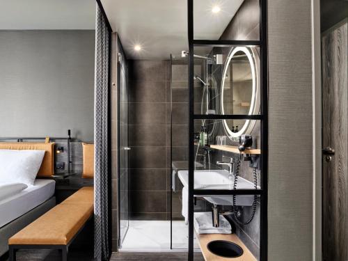 Koupelna v ubytování H2 Hotel Saarbrücken