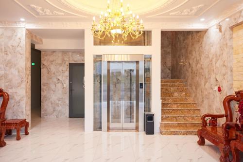 a lobby with a chandelier and stairs at Kiều Tiên Hotel in Long Thành