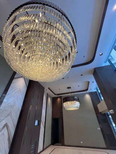 a large chandelier hanging from the ceiling in a room at GENTRY MANOR fast WiFi,Balcony near Okada,MOA&NAIA 8Q in Manila