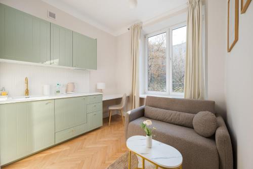 Urban Heart Deluxe Studios by BookingHost