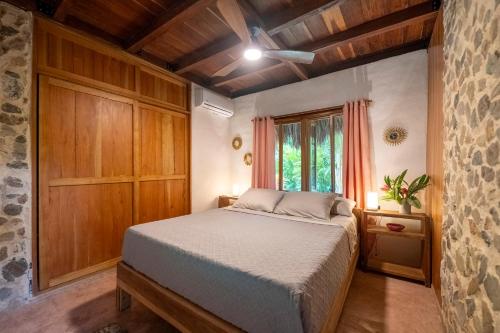 a bedroom with a bed and a window at Canto Tayrona Ecolodges in Buritaca