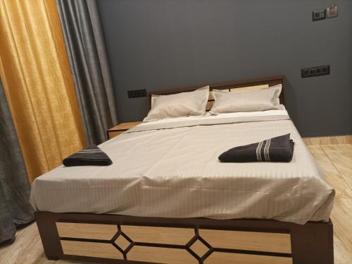 a large bed in a bedroom with at Serenehills Retreat in Idukki
