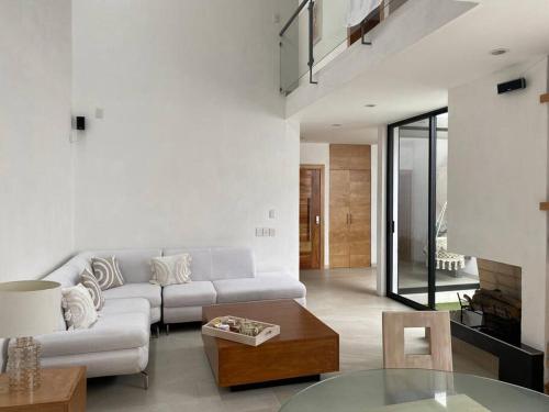 Posezení v ubytování Casa al norte moderna impecable ejecutiva y familiar