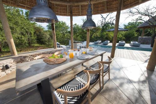 Πισίνα στο ή κοντά στο Villa Kudu - Exclusive and Serviced Safari Villa near Kruger Park