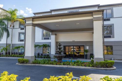 a rendering of the front of a building at Clarion Pointe Lakeland I-4 in Lakeland