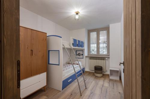 a small room with a bunk bed in it at Annì in Temù