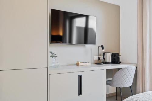 a bedroom with a desk and a mirror on the wall at Comfort & Style in Vibrant Luxembourg Coliving in Luxembourg