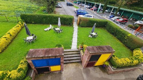 an aerial view of a garden with tables and chairs at Pension Paloma - Oiartzun in Oiartzun