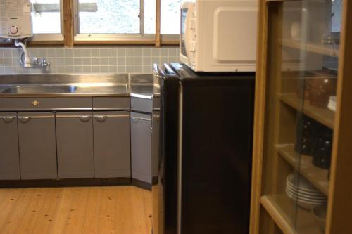 Kuchyň nebo kuchyňský kout v ubytování 出雲一棟貸し 時代の宿 宮野屋