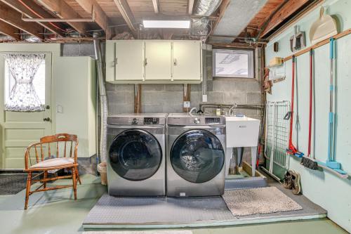 a laundry room with a washing machine and a sink at 1 Mi to Historic District Mtn-View Franklin Home in Otego