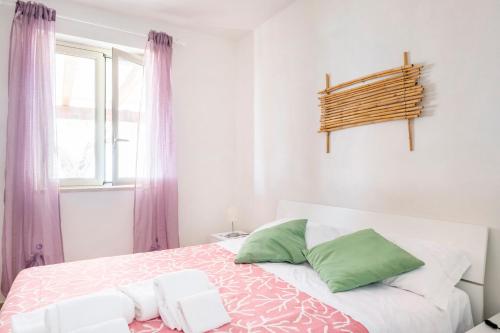 A bed or beds in a room at Appartamento Turistico L'ulivo