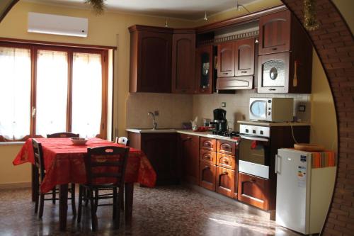 Η κουζίνα ή μικρή κουζίνα στο B&B A Casa Di Nonna