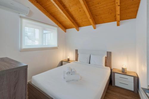 Postel nebo postele na pokoji v ubytování Maison du Village - Sesimbra