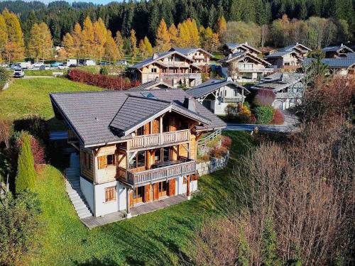 Chalet 6 chambres pour 12 pers avec cheminée et WiFi, vue montagnes