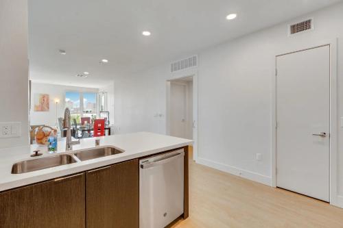 a kitchen with a sink and a counter top at Apart Hotel near Dodgers Stadium in Los Angeles