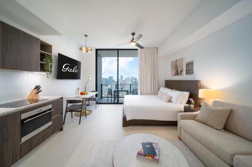 Postel nebo postele na pokoji v ubytování Gale Miami Hotel & Residences