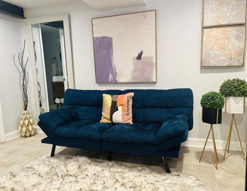 Een zitgedeelte bij Sunny Girasol Garden