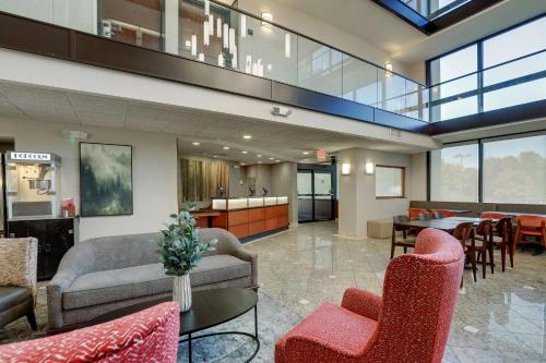 Drury Inn & Suites Charlotte University Place Image