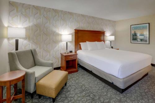 Drury Inn & Suites Charlotte University Place Image