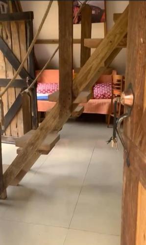 Ένα ή περισσότερα κρεβάτια σε δωμάτιο στο Canada House Queen bed in 2nd floor dbl sofa bed in 1st floor BBQ Private pool, river