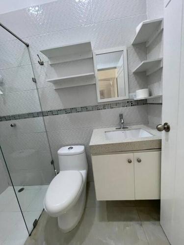 Ένα μπάνιο στο Hermoso apartamento #5 en unioro