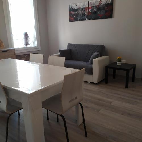 a living room with a white table and a couch at Appartamento Lonigo centro in Lonigo