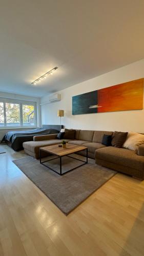 Zona de estar de City Apartement Linz für 5 Gäste mit self-checkin und Küche