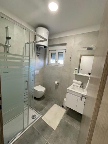 Modern Studio Apartment Tome with Terrace, Free Parking & Wi-Fi, Zadar