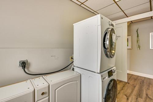 Φωτογραφία από το άλμπουμ του 8 Mi to Tarpon Springs Sponge Docks Home with Grill σε Odessa