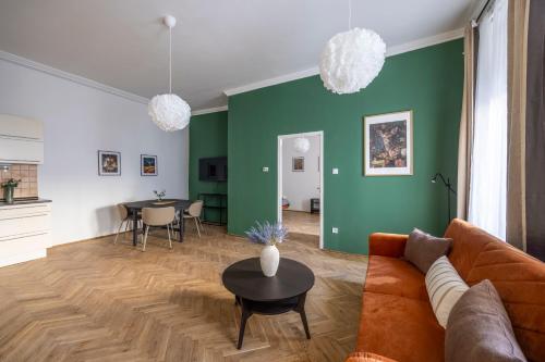Cozy & Central Located Apartment w' Terrace 1066 Budapest, 6 Teréz körút kép - 3