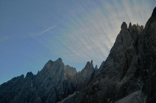 a view of a mountain range with the sky at La Mansarda di Laura a Danta in Danta