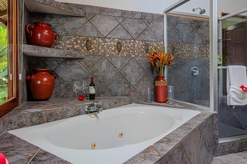 Private Jungle Home Sorrounded By Two Creeksにあるバスルーム