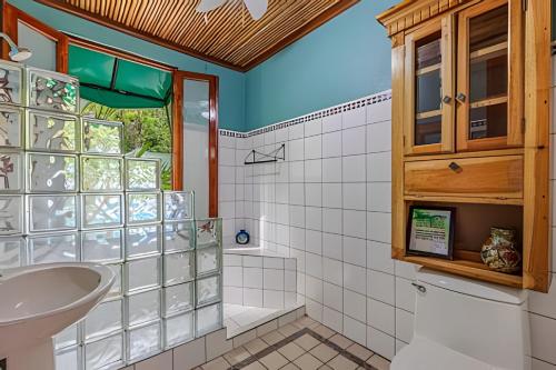 Private Jungle Home Sorrounded By Two Creeksにあるバスルーム