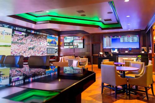 TV a/nebo společenská místnost v ubytování Silver Reef Casino Resort