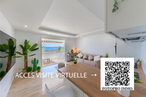 un salon avec une table et un canapé dans l'établissement 06K1 - Front of the sea-renovated-terraceparking, à Saint-Laurent-du-Var