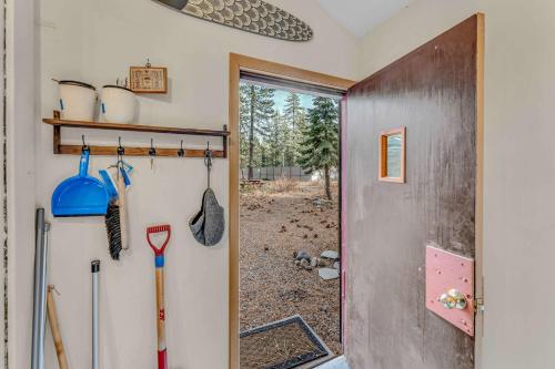 Galeriebild der Unterkunft Tahoe City Retreat Forest Views and Fireplace in Tahoe City