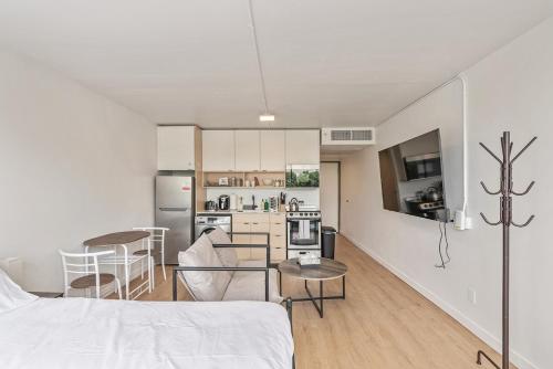 a living room with a bed and a kitchen at Downtown Studio - Gym - Parking - PetsOK in Salt Lake City